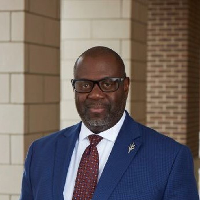 photo of Dr. Alex Huskey