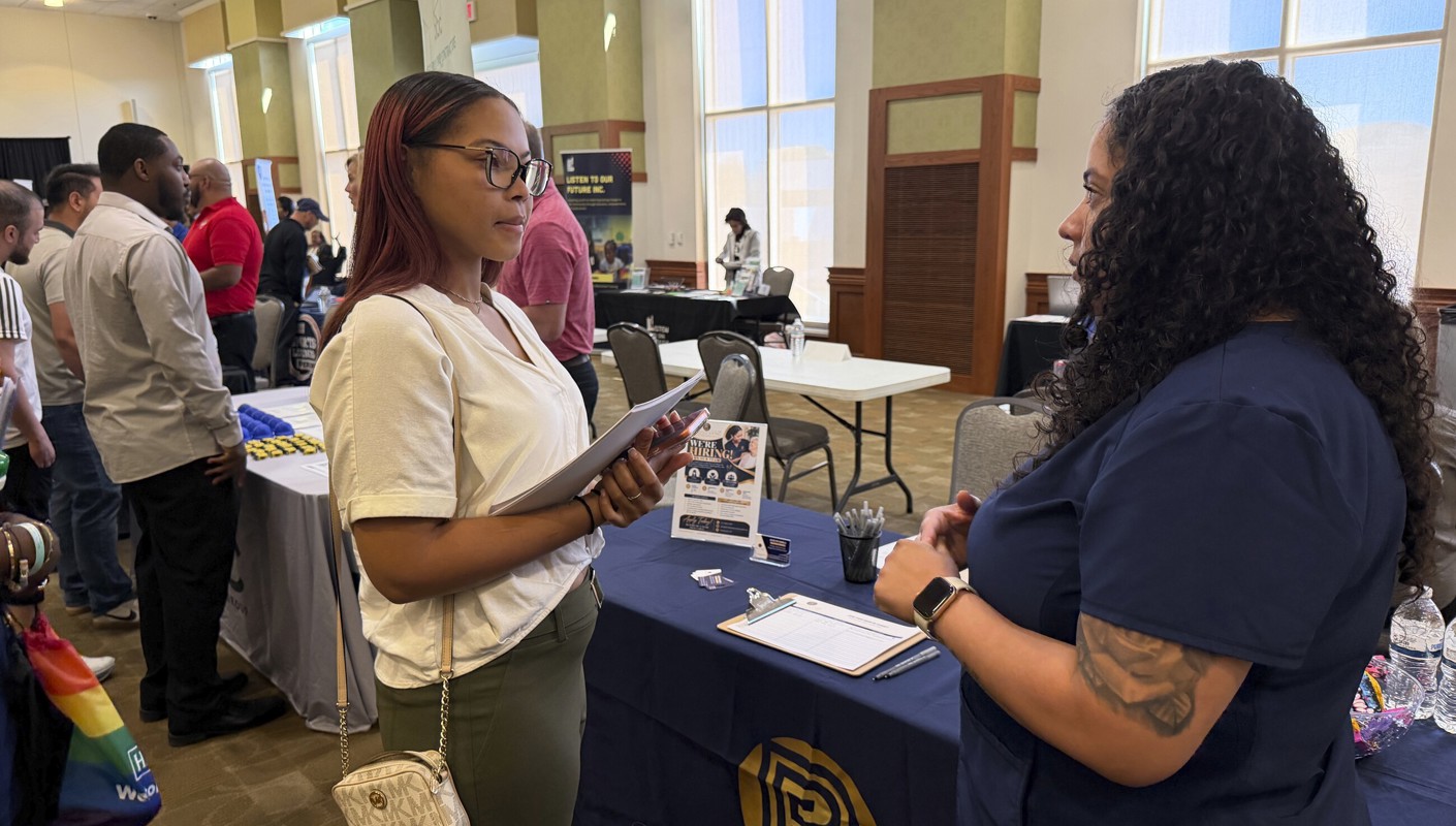 Two women speak at a booth at the 2026 Fall Part-Time Job and Internship Fair. 