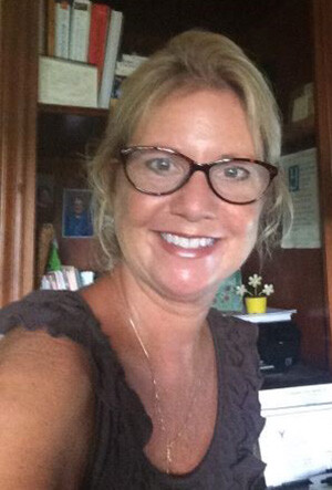 photo of Debra Applegate